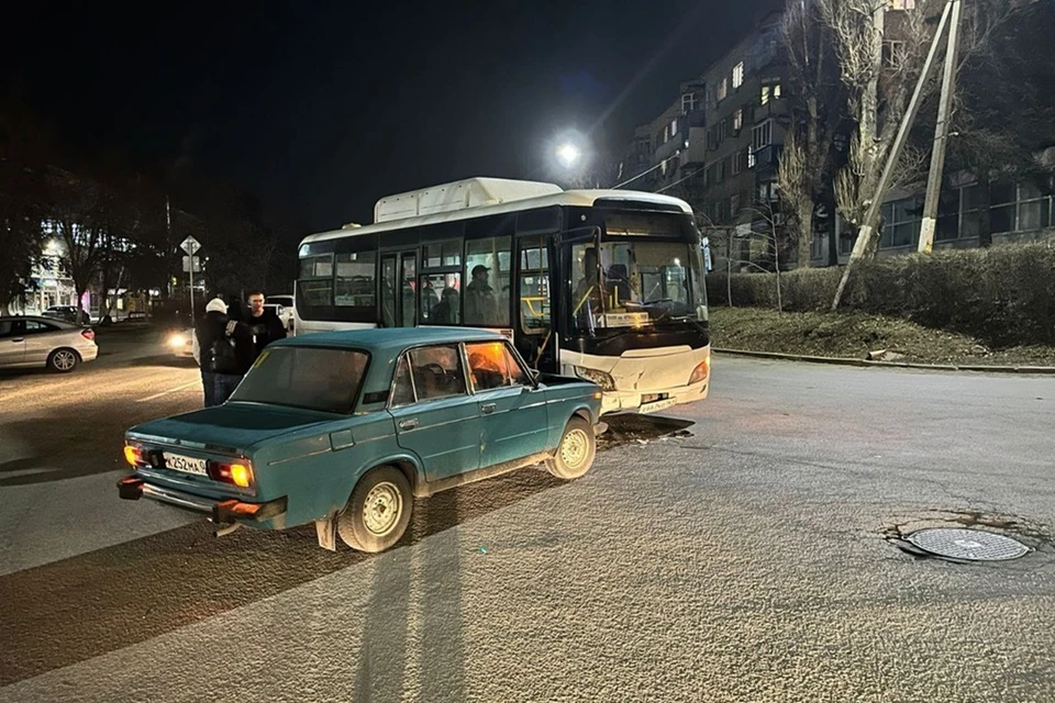 ДТП произошло на улице Буденновской. Фото: отдел пропаганды ГИБДД по Ростовской области.