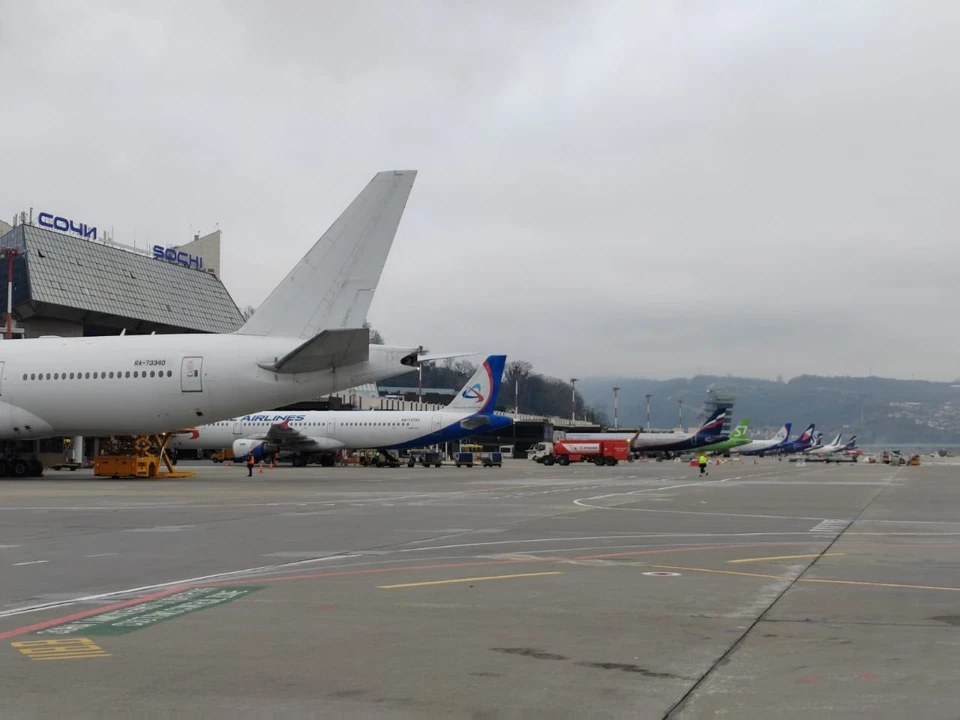 Аэропорт Сочи продолжает принимать и выпускать самолеты. Фото: пресс-службы аэропорта Сочи.