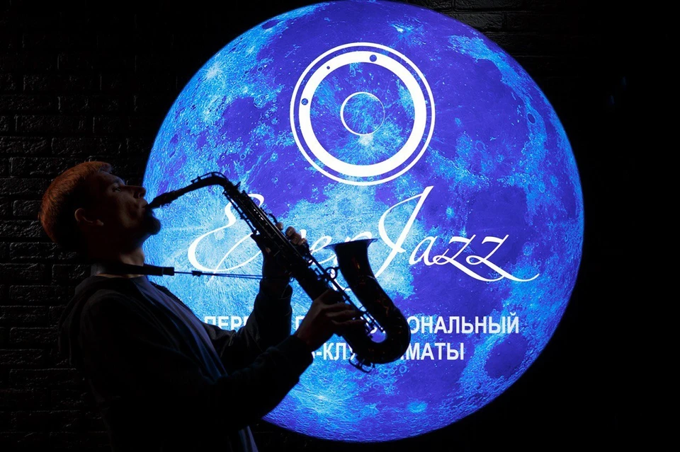В дни празднования главного весеннего праздника Наурыз джазовый клуб подготовил праздничную программу.