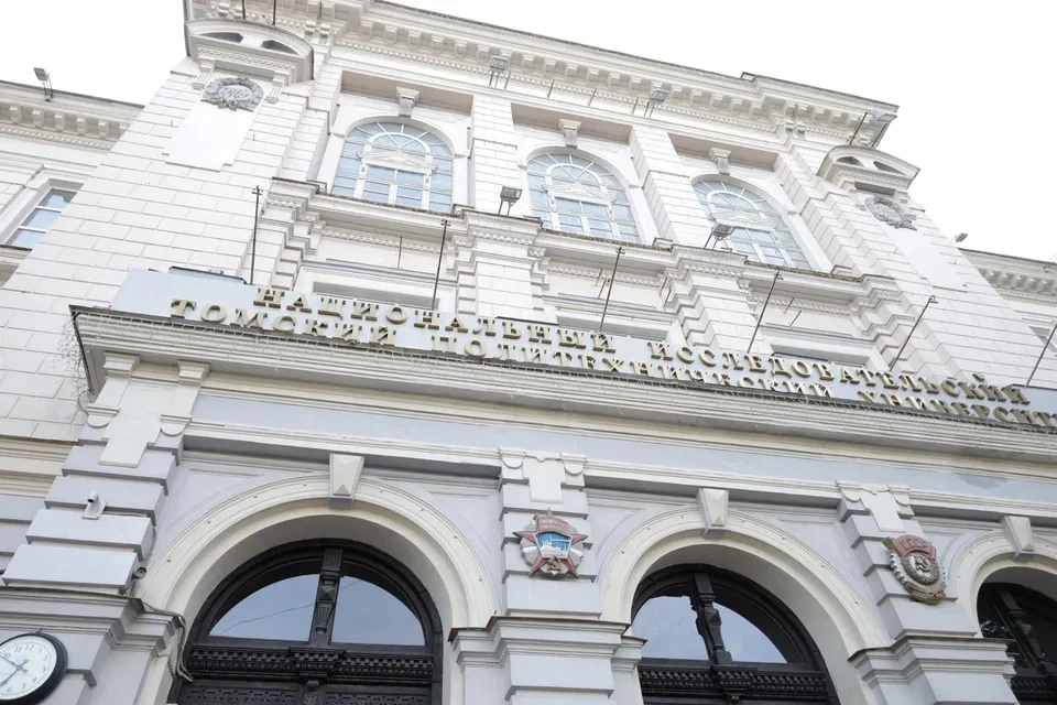 В научных лабораториях политеха участники смогут увидеть химические исследования.