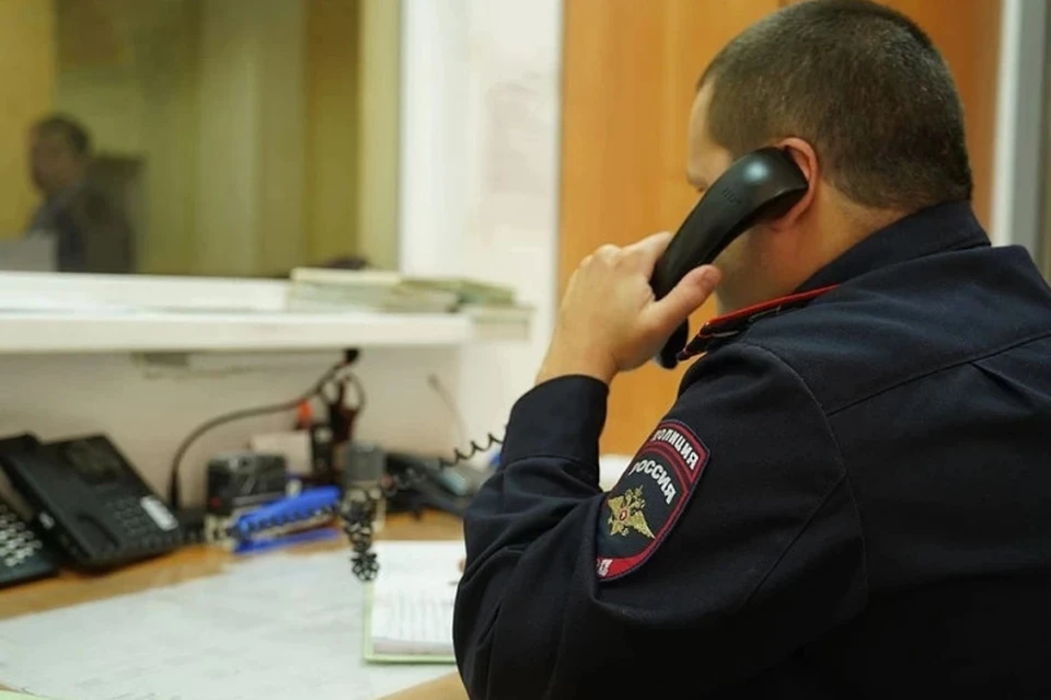 Чаще всего мошенники представляются сотрудниками банка или полицейскими