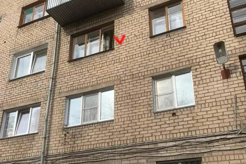 Малыша в окне увидели очевидцы. Фото: ГУ МЧС России по Челябинской области