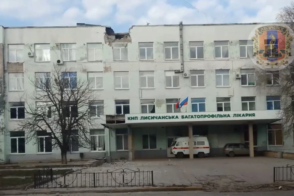 Украинские террористы нанесли целенаправленный удар по зданию Лисичанской многопрофильной больницы. Фото: Скриншот видео АГ Лисичанска