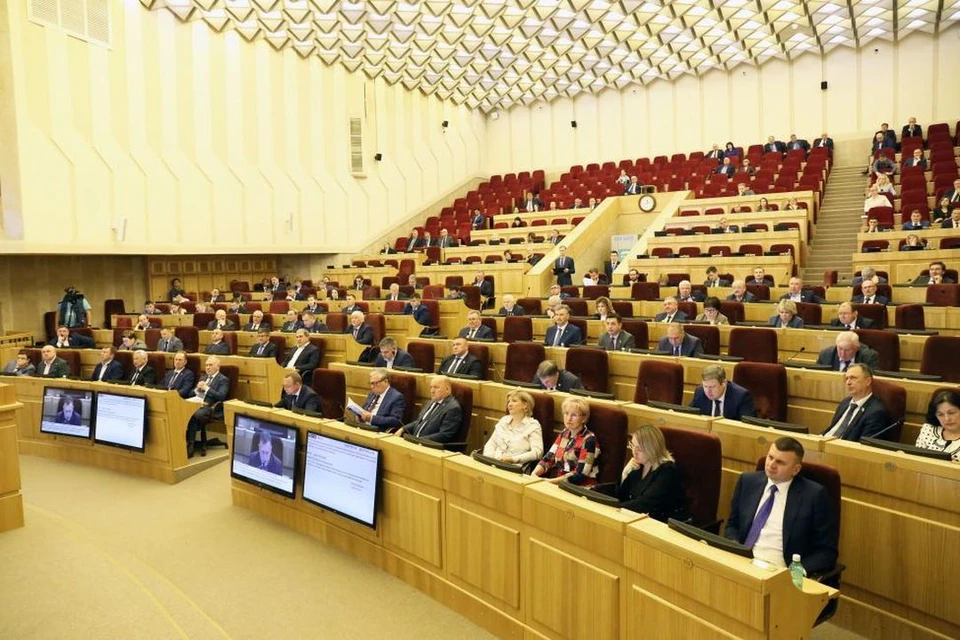 Заксобрание НСО обратилось к правительству страны с предложением внести изменения в постановление. Фото: Заксобрание НСО