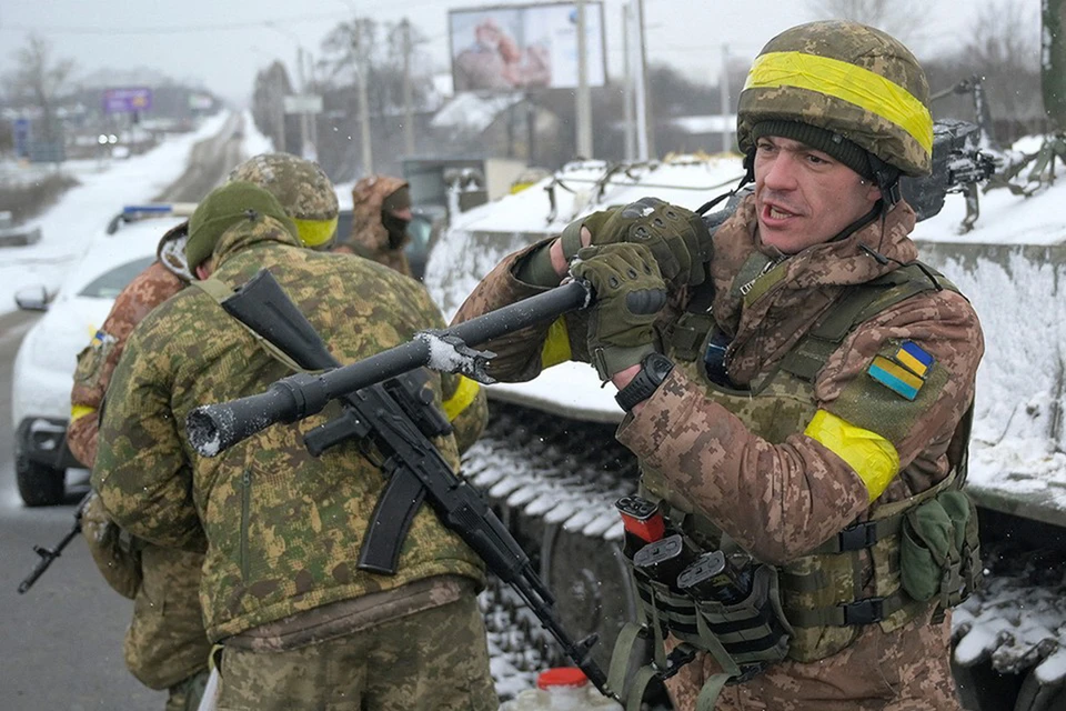 Украинский военный рассказал, что сдался в плен из-за отсутствия поддержки и боеприпасов.