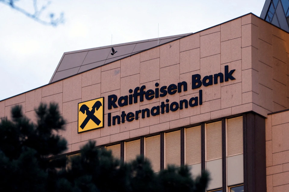 30 марта стало известно о том, что Raiffeisen Bank планирует продать или вывести за периметр группы российские активы