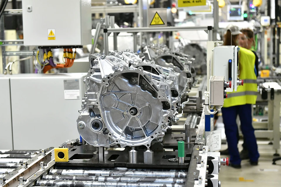 В Санкт-Петербурге завод автомобилей Toyota перешел в собственность ФГУП «НАМИ». Об этом сообщили в Министерстве промышленности и торговли РФ.