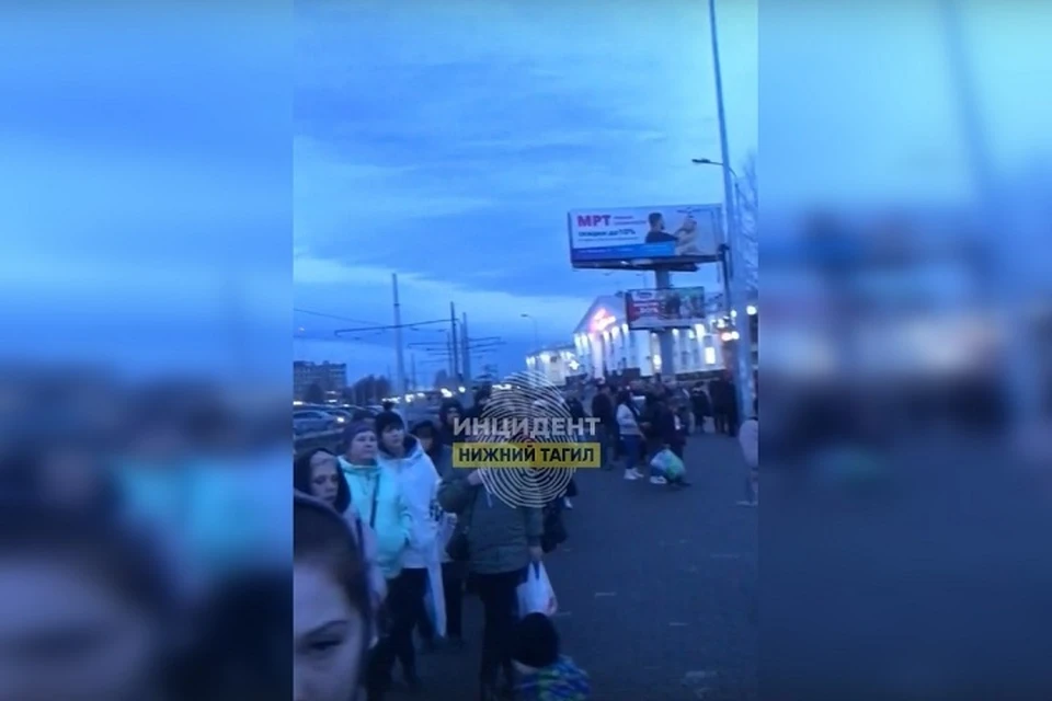 Горожане ждали автобус почти два часа Фото: скриншот с видео
