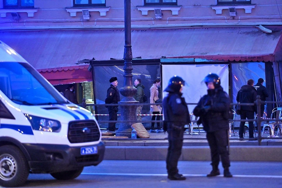 Трое пострадавших при взрыве в кафе Санкт-Петербурга находятся в тяжелом состоянии