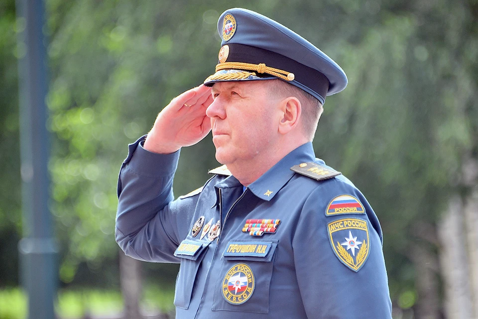 Заместитель главы МЧС РФ Николай Гречушкин указом президента освобожден от должности.