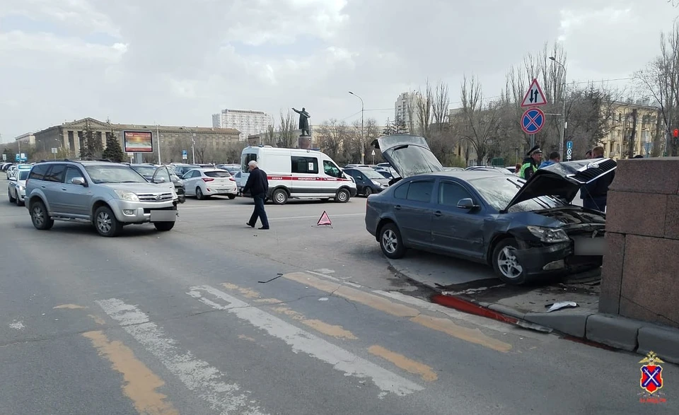 ДТП произошло на площади Ленина