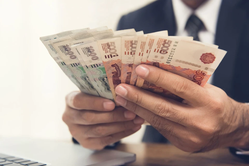 Доля рубля в расчетах за экспортные поставки превысила 30%, практически сравнявшись с долларом и заметно превысив долю евро.