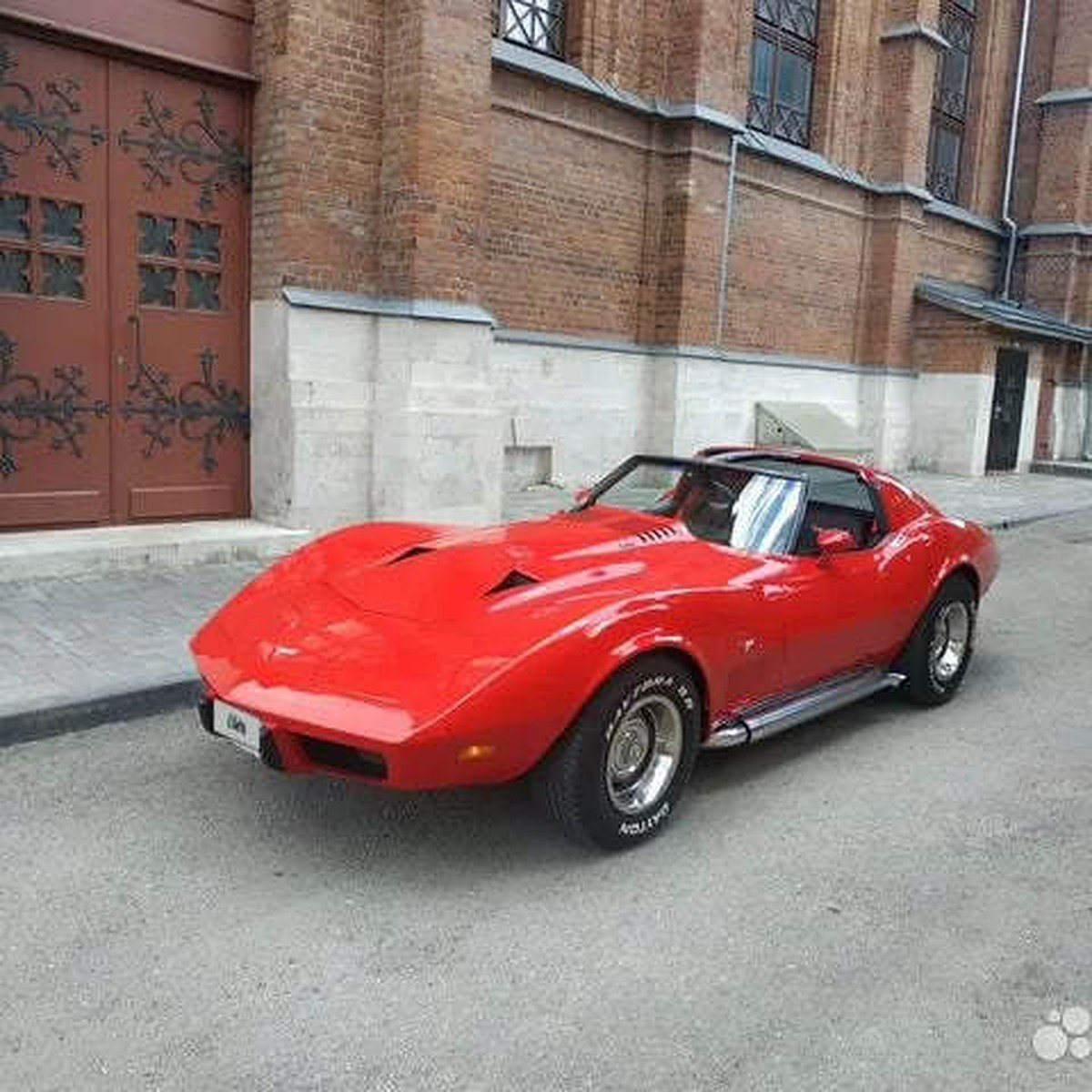 В Самаре продают легендарный Chevrolet Corvette 1981 года выпуска - KP.RU