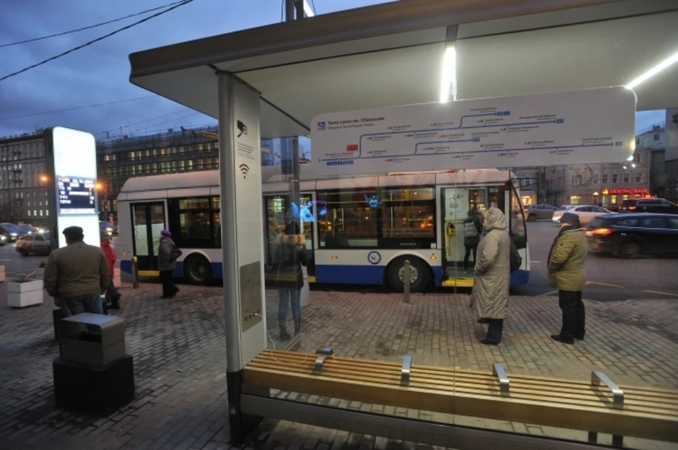 Однако, как показывает практика, на деле такие остановочные павильоны не «умнее» остальных