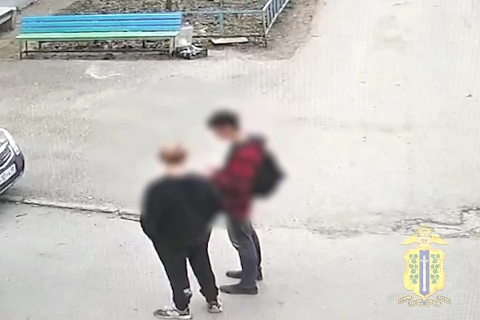В Липецке два подростка подрабатывали курьерами у мошенников
