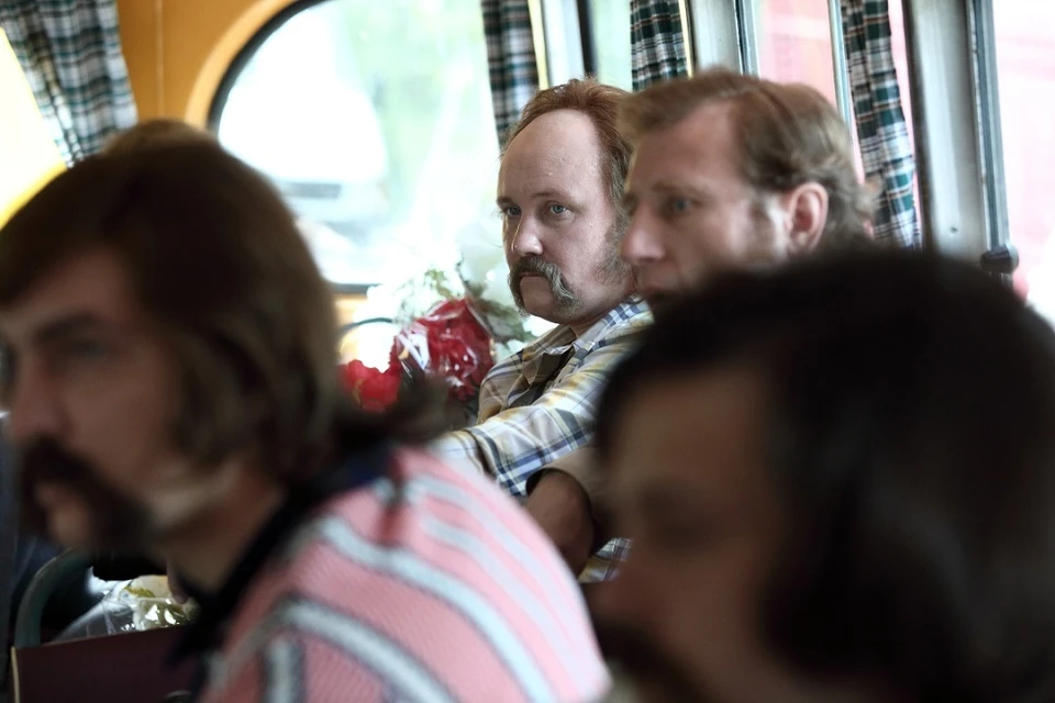 Артем Волобуев в образе Владимира Мулявина на съемках сериала "За полчаса до весны" под Минском.