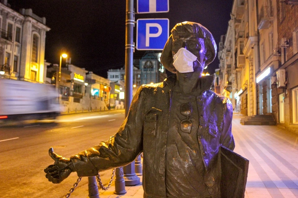 На улицах Владивостока пыльно.