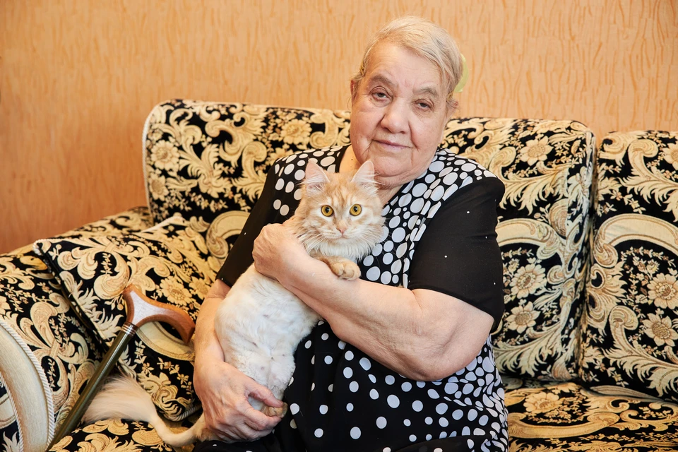 82-летняя пермячка Нелли Михайловна старается помочь бойцам на передовой.