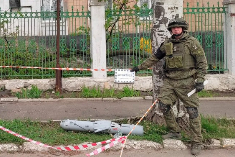 Упавший возле школы №57 беспилотник был начинен поражающими элементами и, к счастью, не взорвался. Фото: СЦКК ДНР