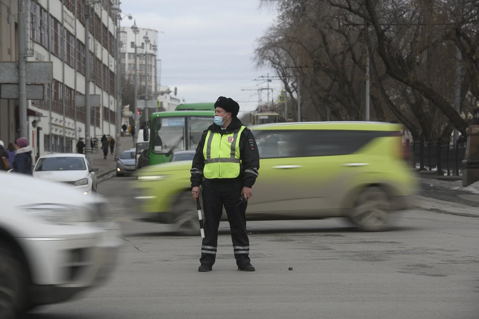 Полиция проверяет причастность сотрудников к масштабной нелегальной схеме заработка.