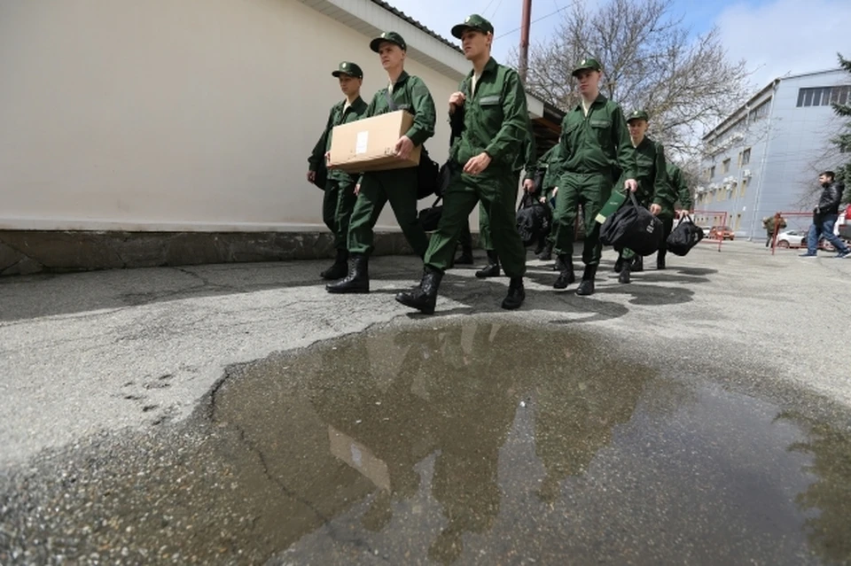 Военком объяснил, когда ждать электронные повестки на Госуслугах.
