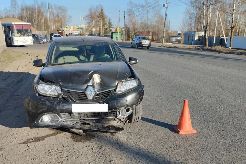 Девочка находилась в одном из автомобилей. Фото: ГИБДД Кировской области