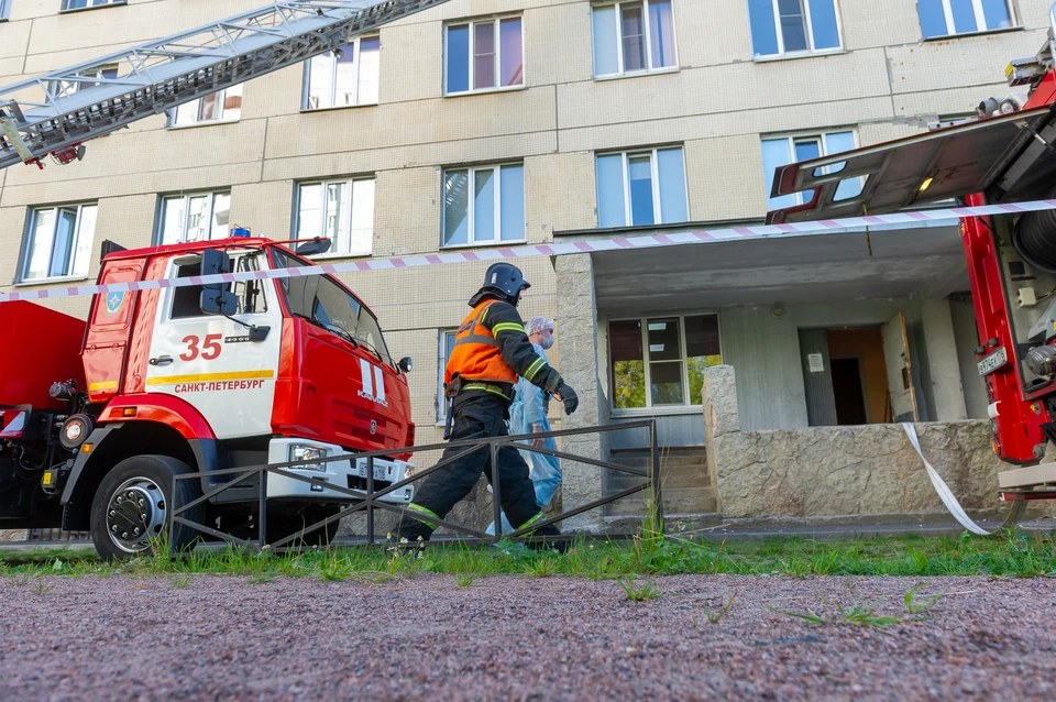 Пожар случился на Тверской улице в Колпинском районе.