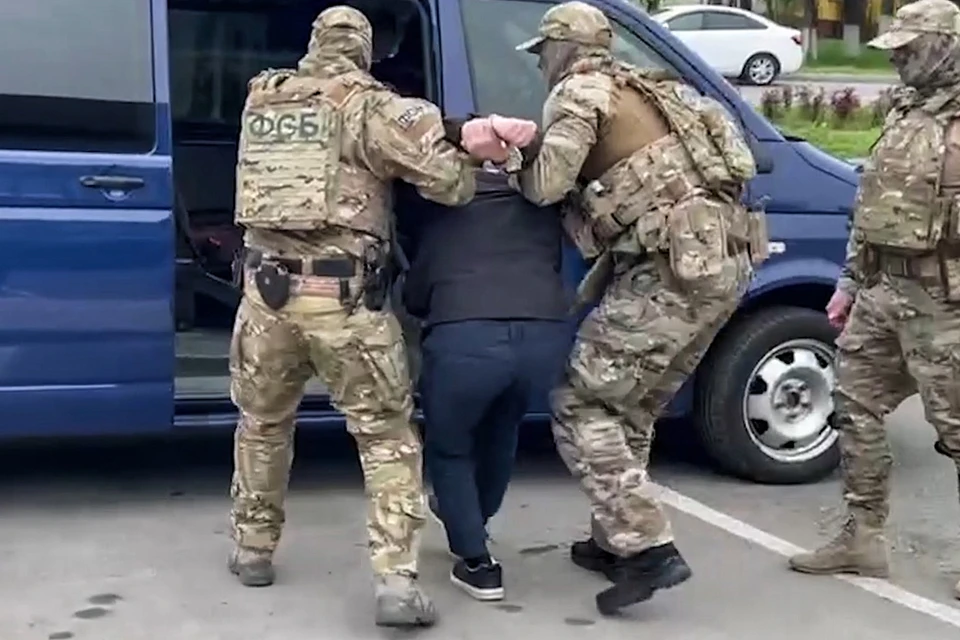 ФСБ задержала в Крыму россиянина, подозреваемого в подготовке теракта в Симферополе