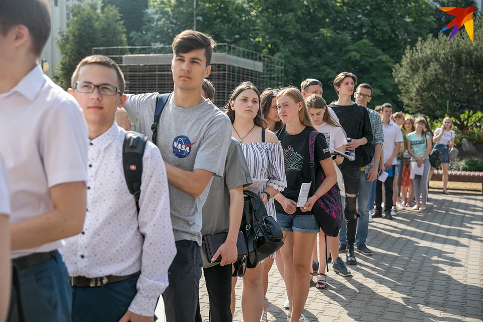 Для белорусских выпускников-абитуриентов уже очень скоро начнутся волнительные дни. Фото: соцсети.