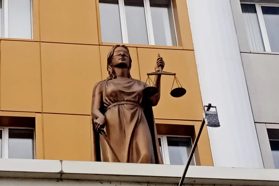 Слесарь из Ельца пытался поджечь суд и администрацию