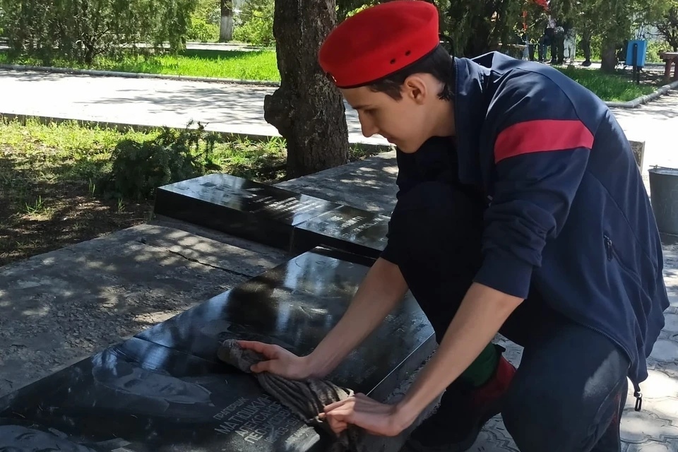 Донские юнармейцы участвуют в подготовке к Дню Победы в Великой Отечественной войне. Фото: сайт donland.ru.