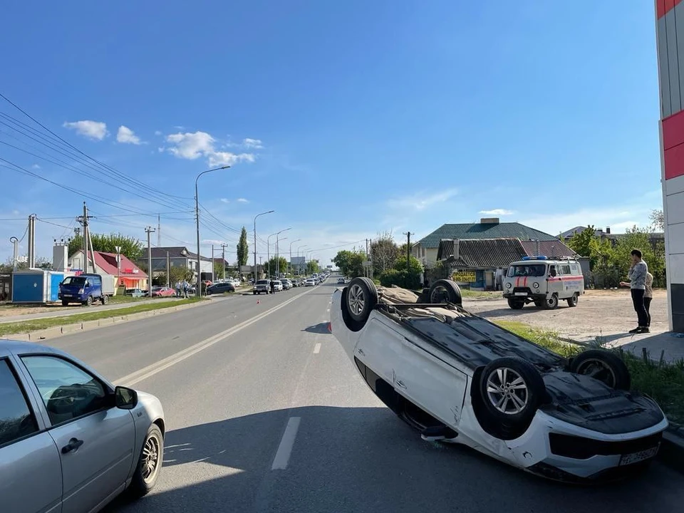 В Волгограде иномарка перевернулась после тарана кроссовера