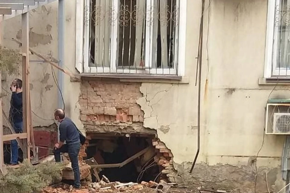 В результате удара ВСУ по Республиканской травматологии в Донецке 10 человек получили ранения. Фото: ЧП Донецк