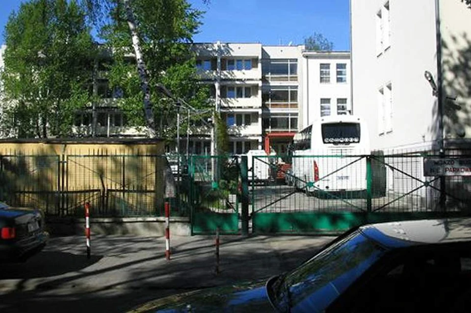 Посол РФ в Польше рассказал, что польские власти давно зарились на здание и территорию школы. Фото: vk.com/Школа при посольстве РФ в Польше