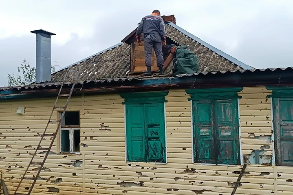 Град побил крышу дома