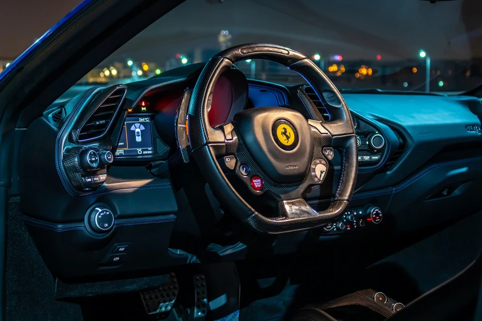 В Москве новый Ferrari той же модели, которая попала в аварию, стоит 59 миллионов рублей