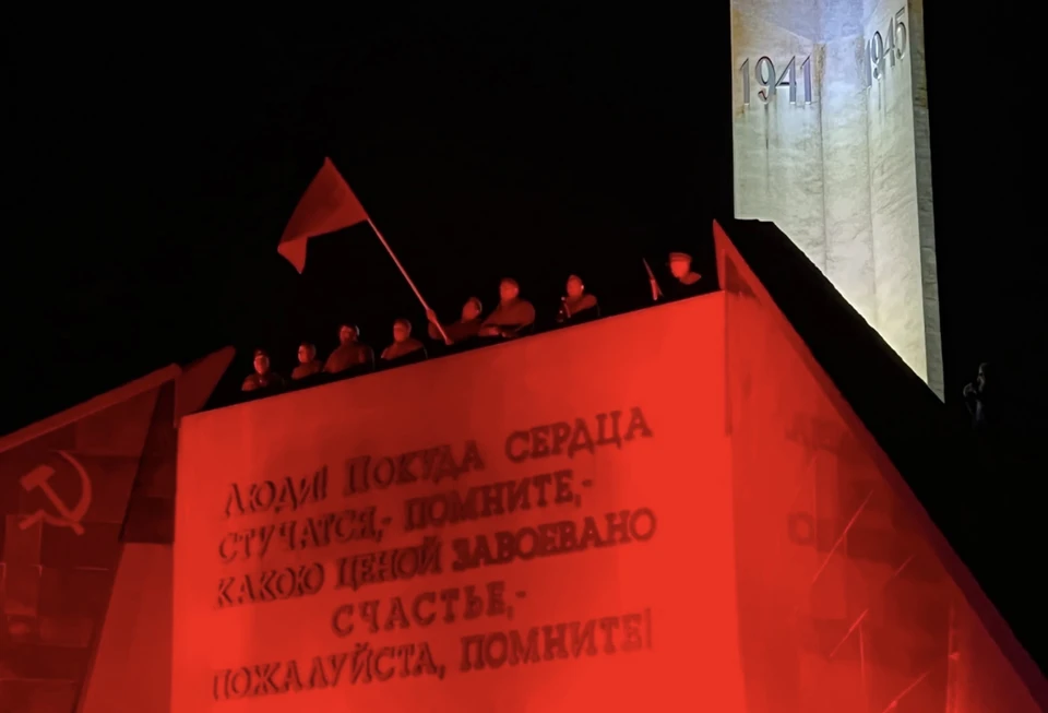 Патриотический флешмоб состоялся в Реадовском парке Смоленска. Фото: администрация города.