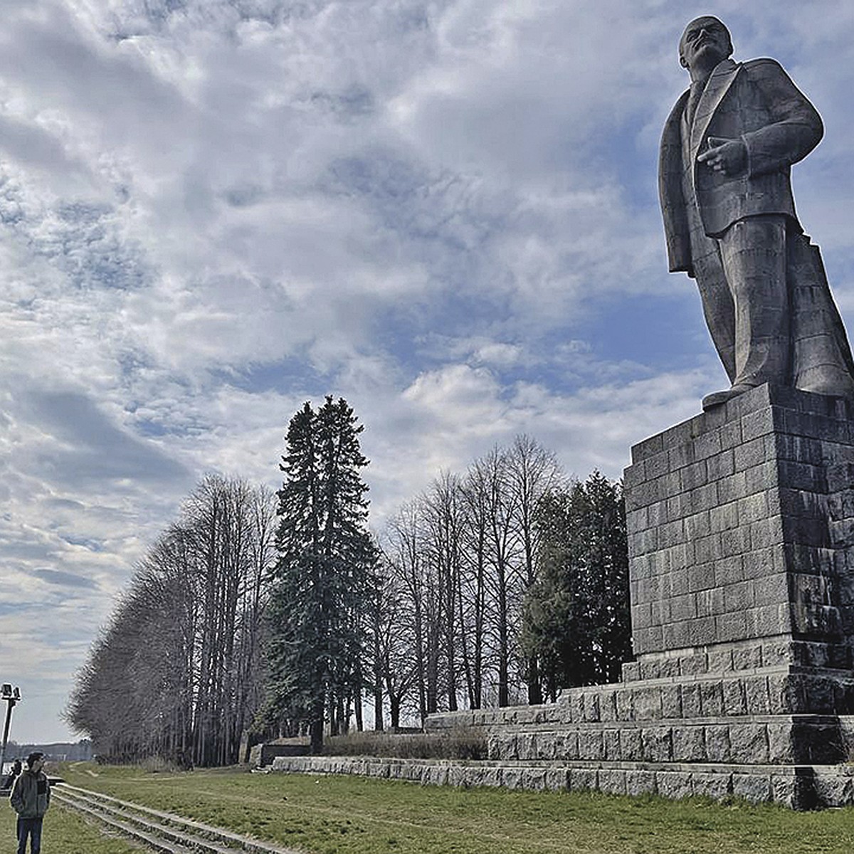 Электричкой до Волги: Пляжи на островах, рыбалка и гигантский Ленин - KP.RU