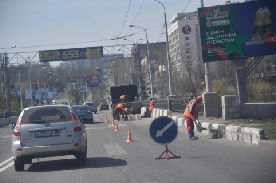 Водителей просят соблюдать осторожность - контактные провода сейчас лежат на дороге