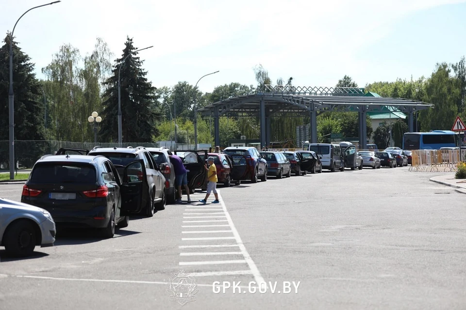 Пункт пропуска брест-тересполь. Автобус. Тересполь граница. Очередь на границе варшавский мост. Пропускной пункт.