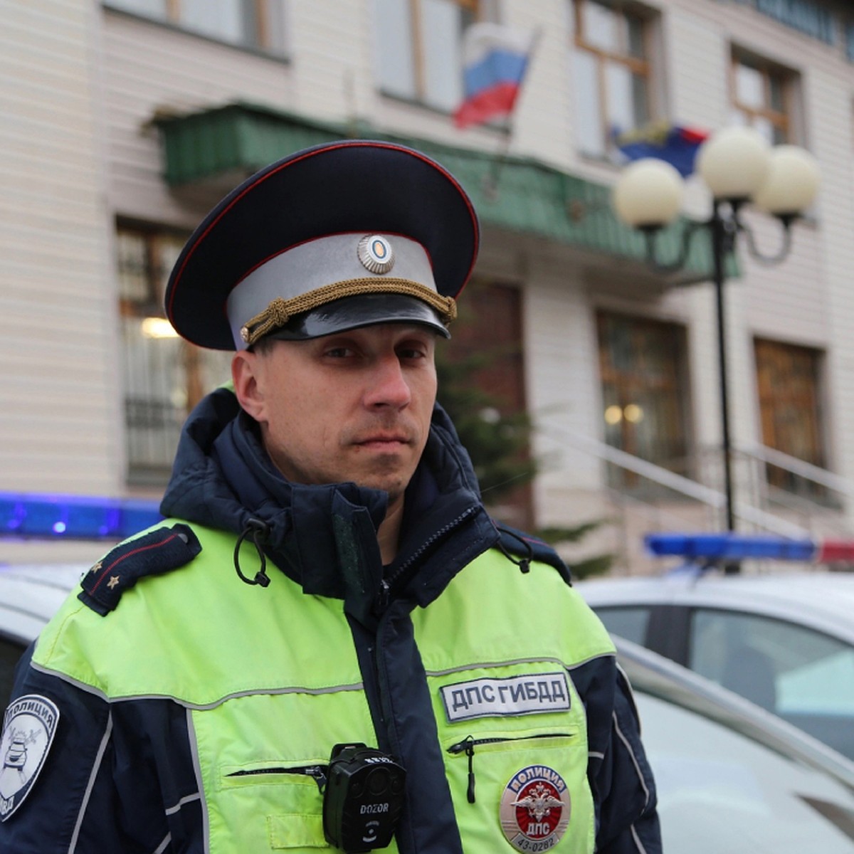 В Кирове инспектор ДПС помог рожающей женщине быстро добраться до больницы  - KP.RU