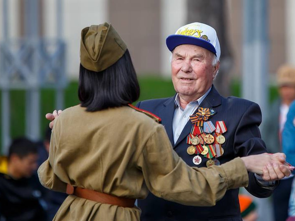 Уроки Победы и цветы ветеранам: на Сахалине и Курилах отпраздновали 78-ю  годовщину с момента окончания Великой войны - KP.RU