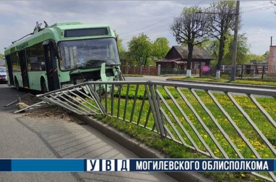 Пассажиры троллейбуса в результате ДТП не пострадали. Фото: УВД Могилевского облисполкома