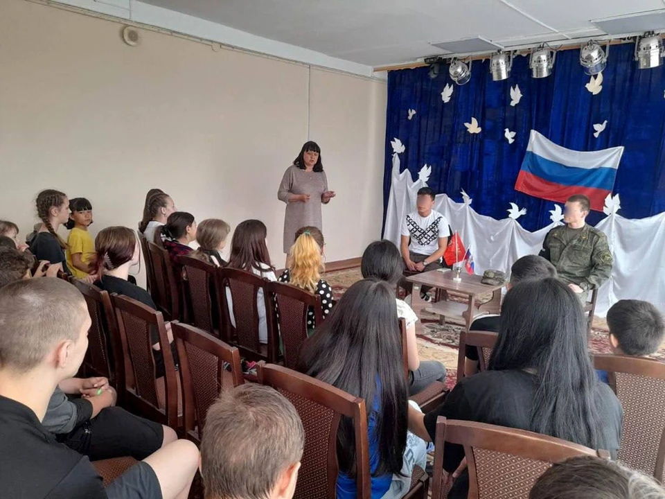 Астраханский контрактник встретился с воспитанниками центра «Вера»