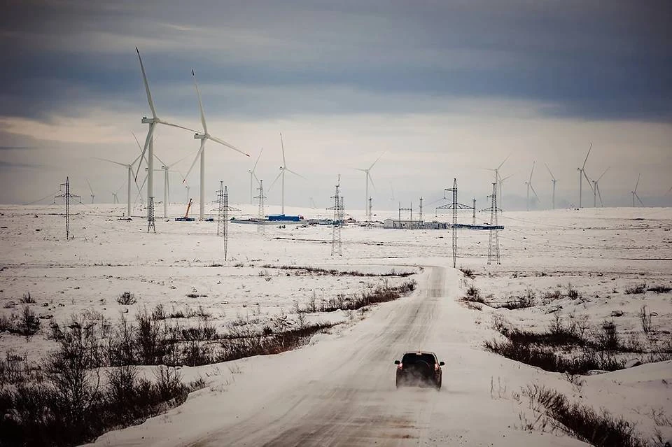 На 257 гектарах размещено 57 ветроэнергетических установок. Фото: Правительство Мурманской области / Дмитрий Дубов