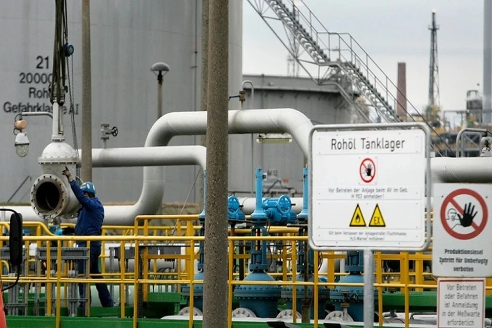 Прекращение поставок нефти по «Дружбе» войдет в 11-й пакет антироссийских санкций ЕС. Фото: Tobias Schwarz | Reuters