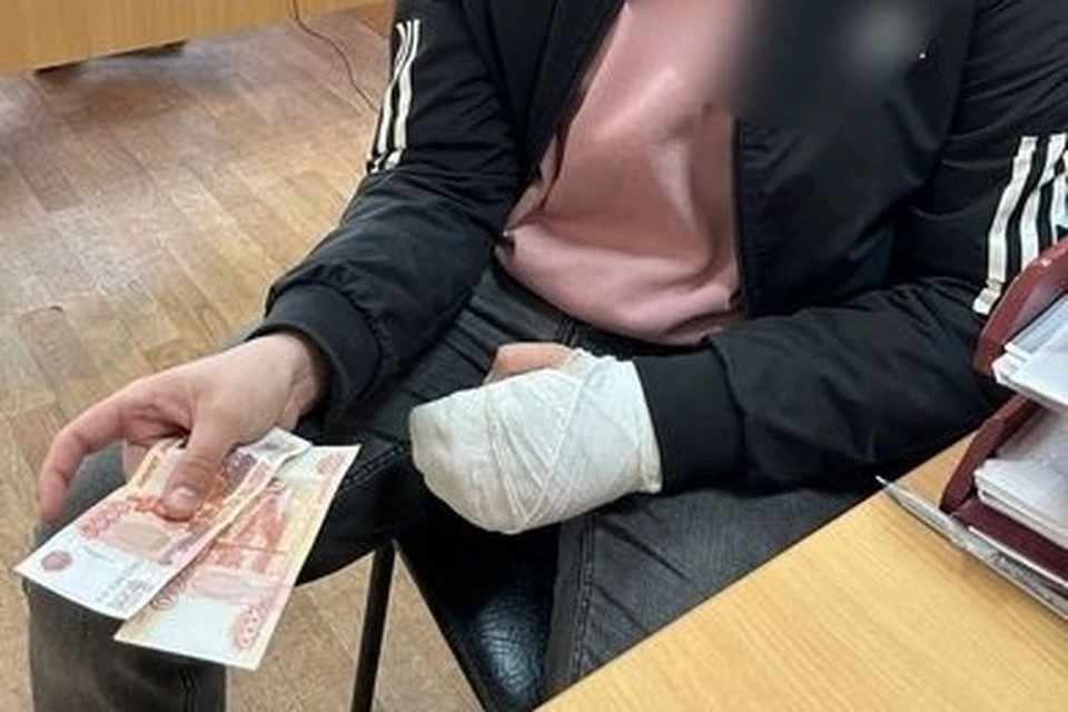 Липчанин украл у пьяного прохожего телефон и 30 тысяч рублей