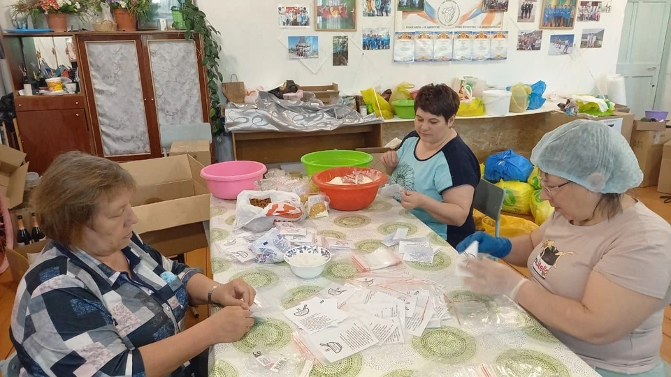 "Сухие обеды" начали готовить кузбасские добровольцы для бойцов СВО.