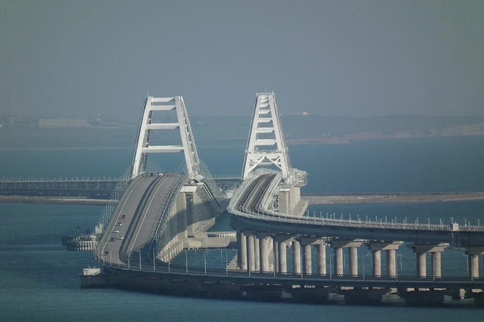 Движение по автомобильной части Крымского моста официально открылось 15 мая 2018 года