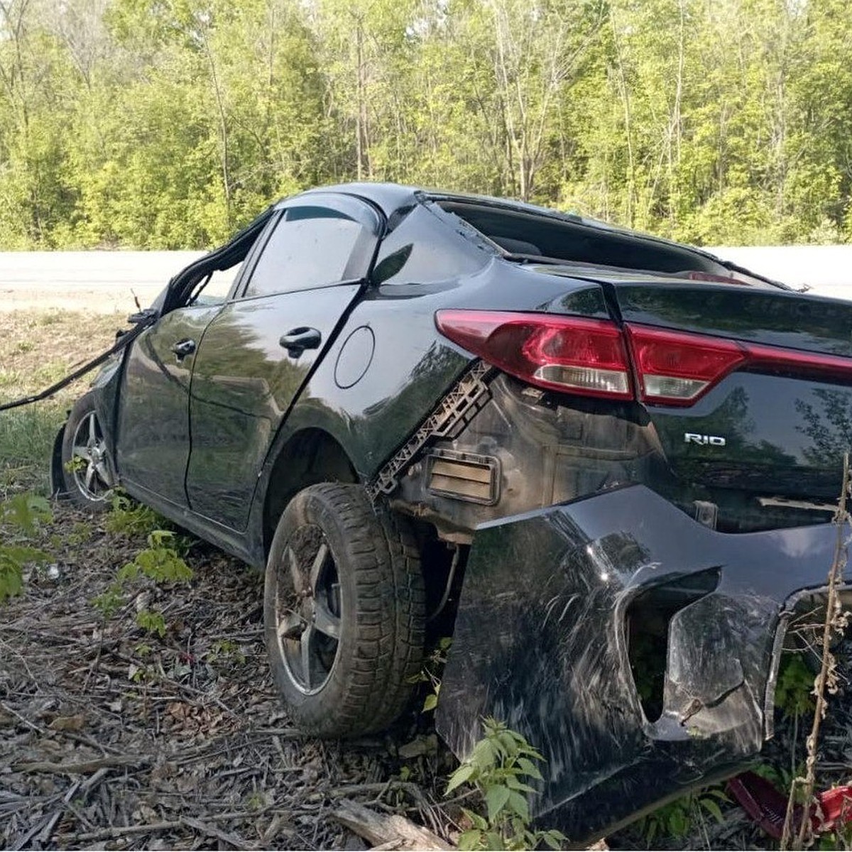 В Бузулукском районе в кювет опрокинулся автомобиль KIA Rio - KP.RU